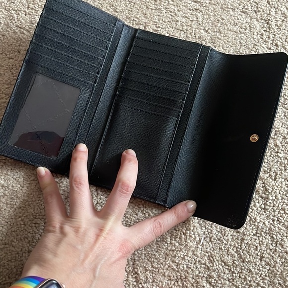 Michael Kors Black 3 fold wallet! LIKE NEW! - Picture 2 of 3